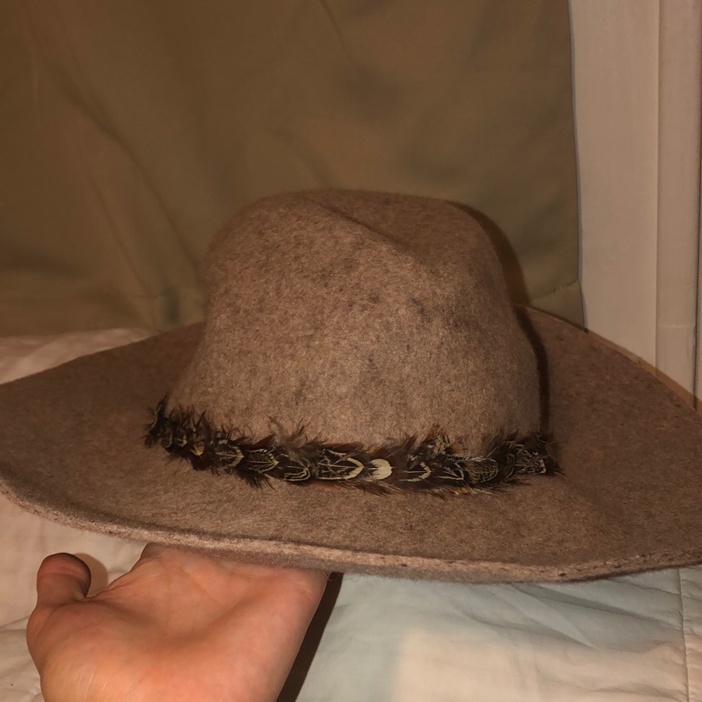 FEATHERED WOOL HAT